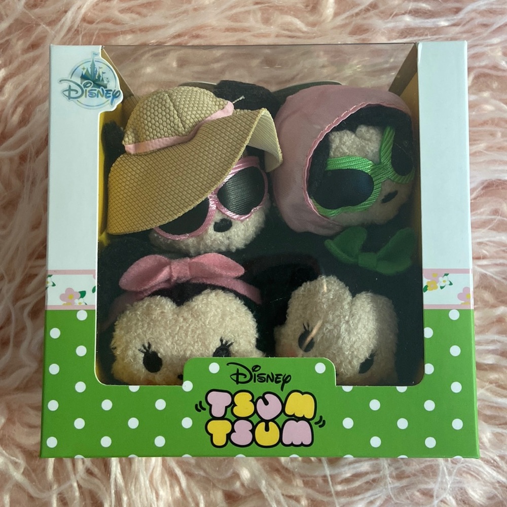 Disney Tsum Tsum Spring Beach Set of Four Minnie Mouse Hat Bow Sunglasses Ribbon